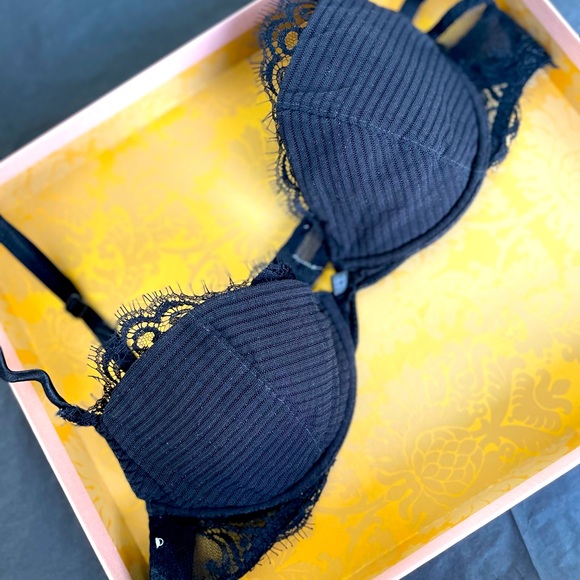 Black Bra with lace . - Picture 3 of 6